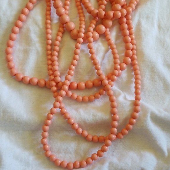 Big pink faux pearl necklace - Picture 3 of 6